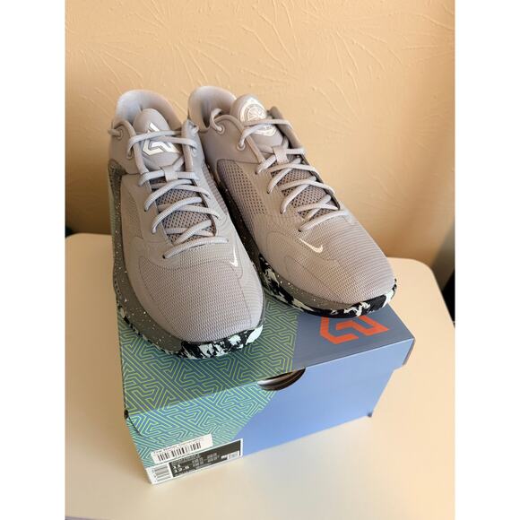 NEW Nike Zoom Freak 4 “Etched in Stone” Men’s Size 11 (DJ6149-004)